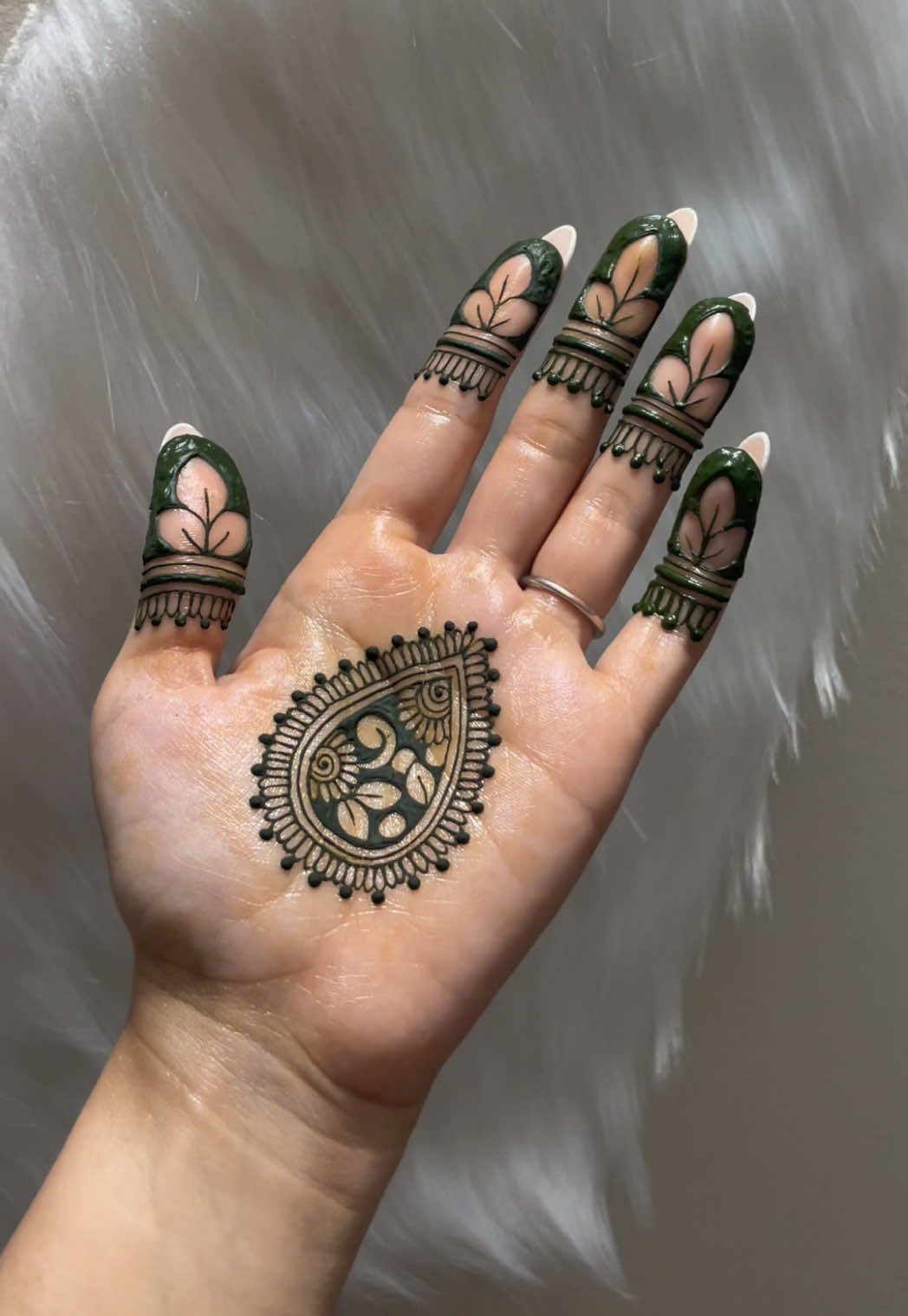 @charmsofmehandi