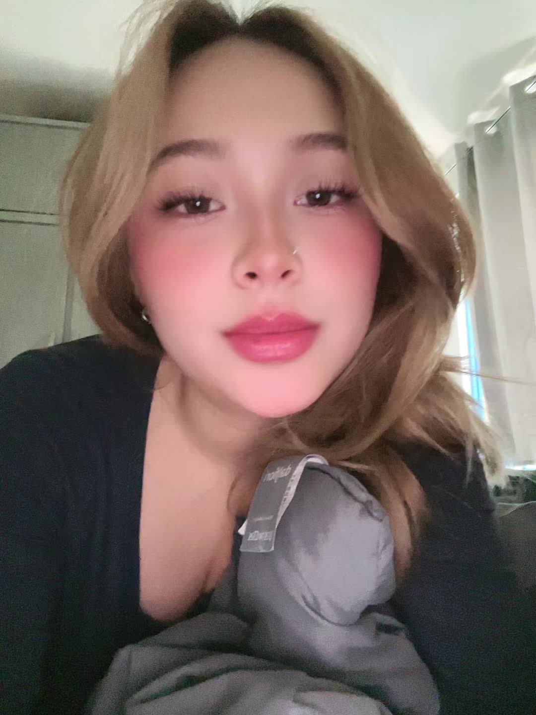@🧘🏼&zwj;♀️