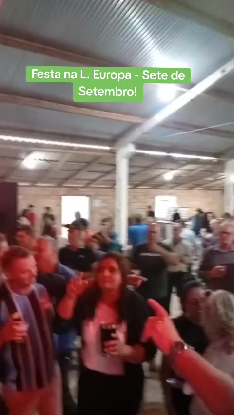 @Tr&ecirc;s Hermanos