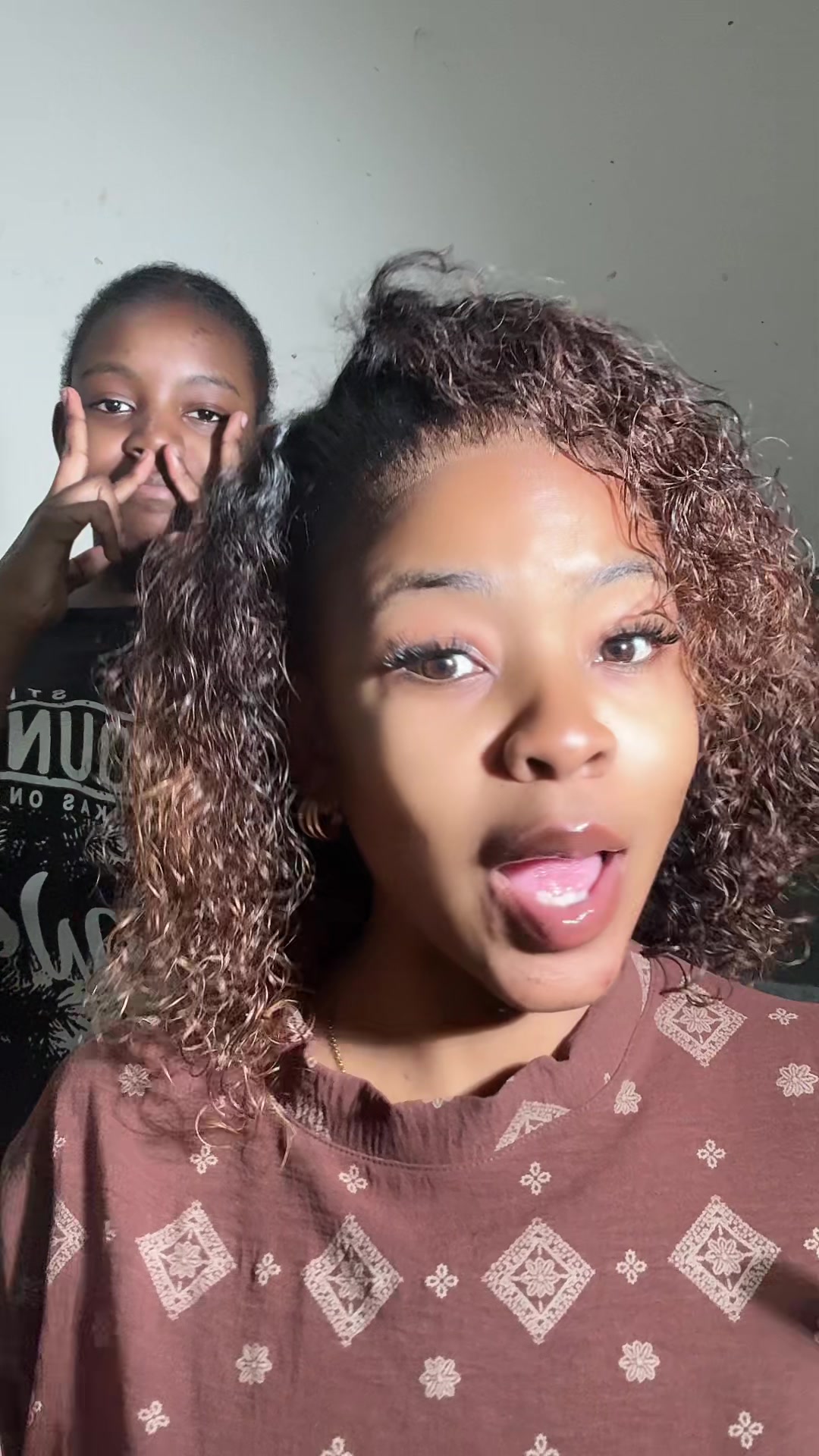 @Ella_zw