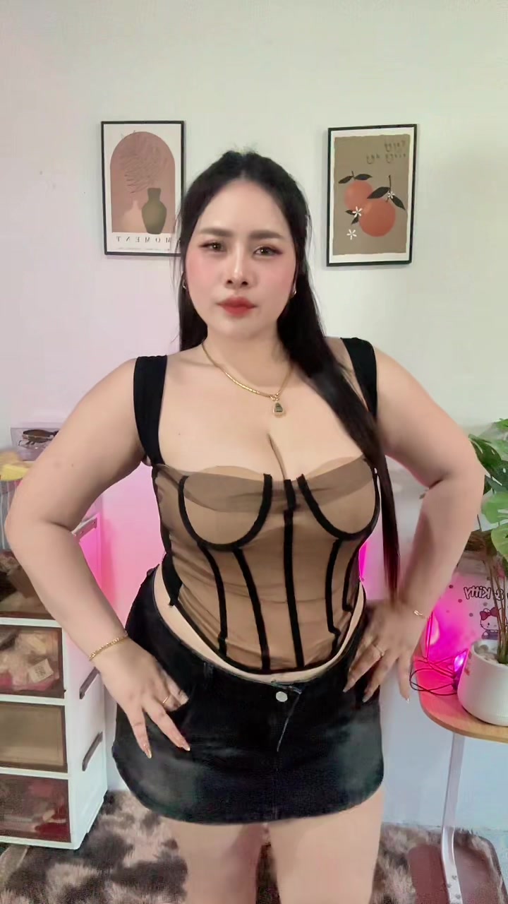 @ปุ้ยเอง สาวอวบที่ชอบแต่งตัวอะ