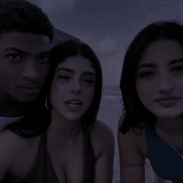 @𝐅𝐨𝐱𝐲𝐳𝐞𝐝𝐢𝐭𝐳👾