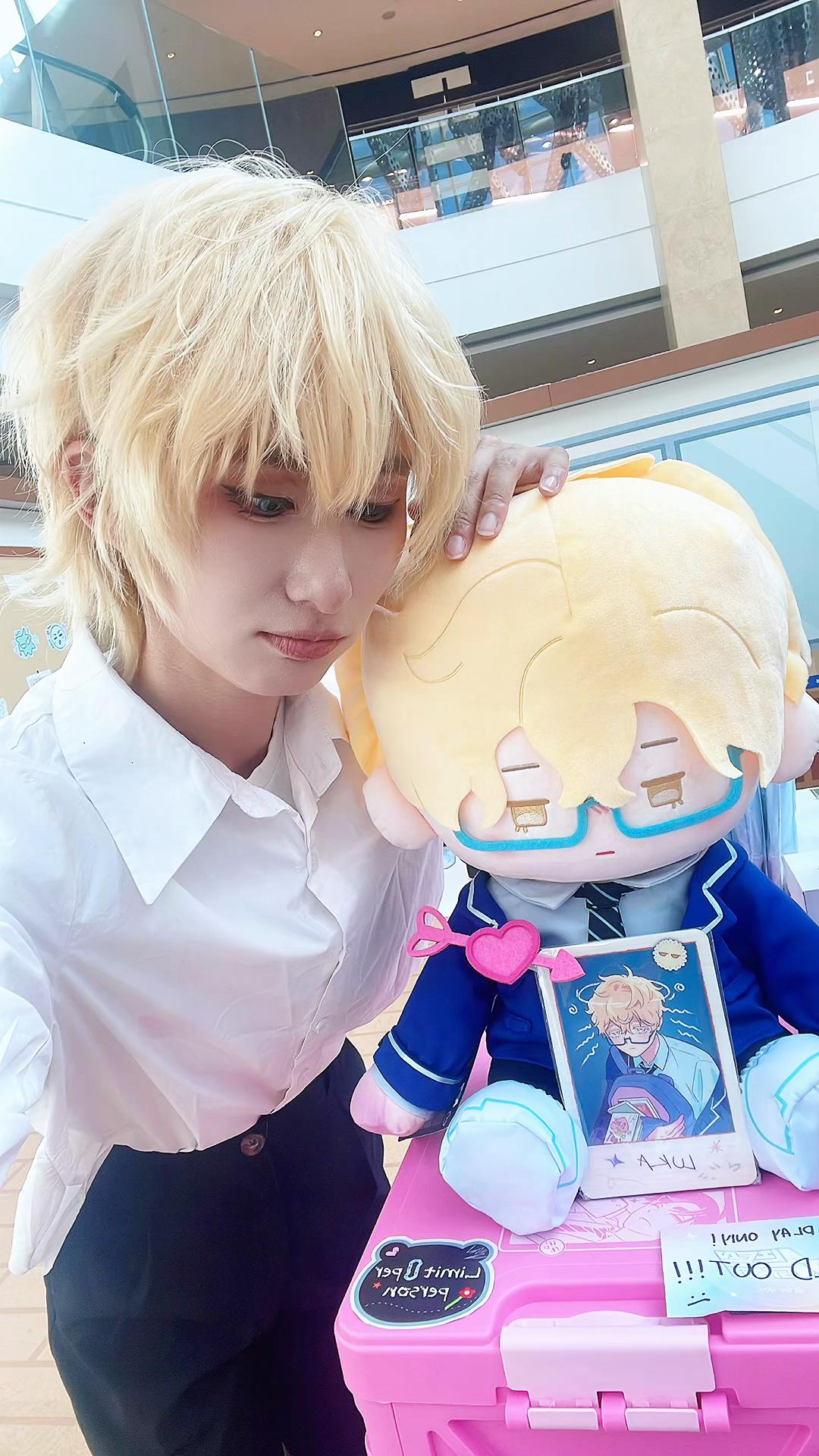 @Angel ˚✧ Cosplayer