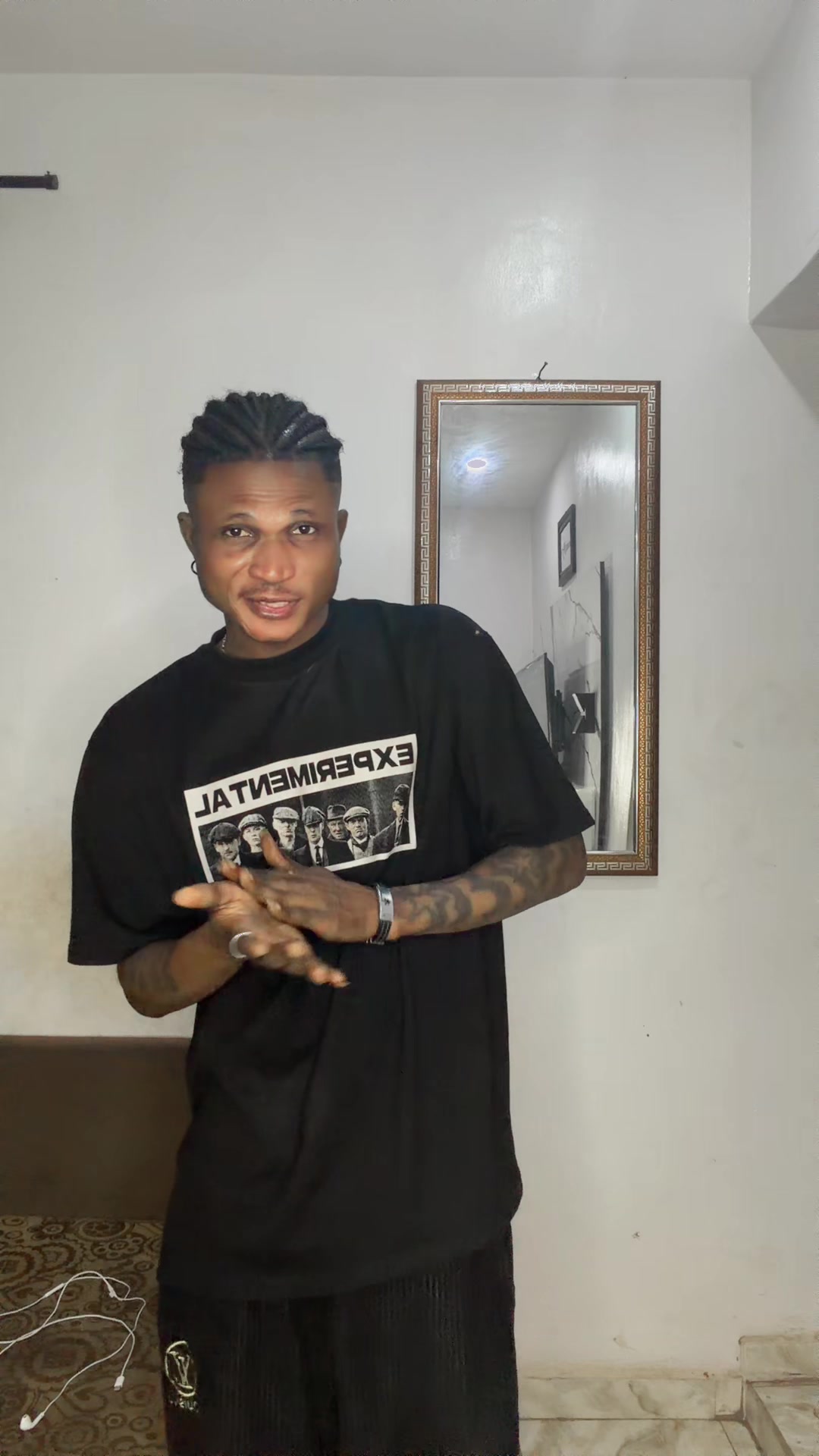 @Mobolaji✌️☮️