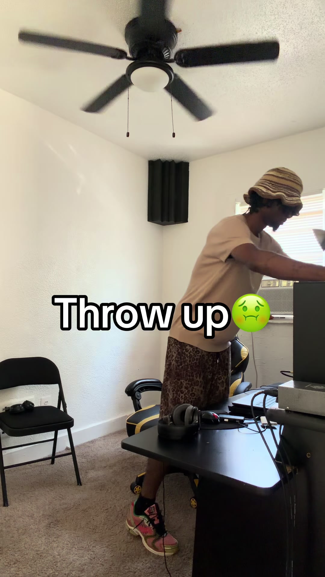 @É.T.