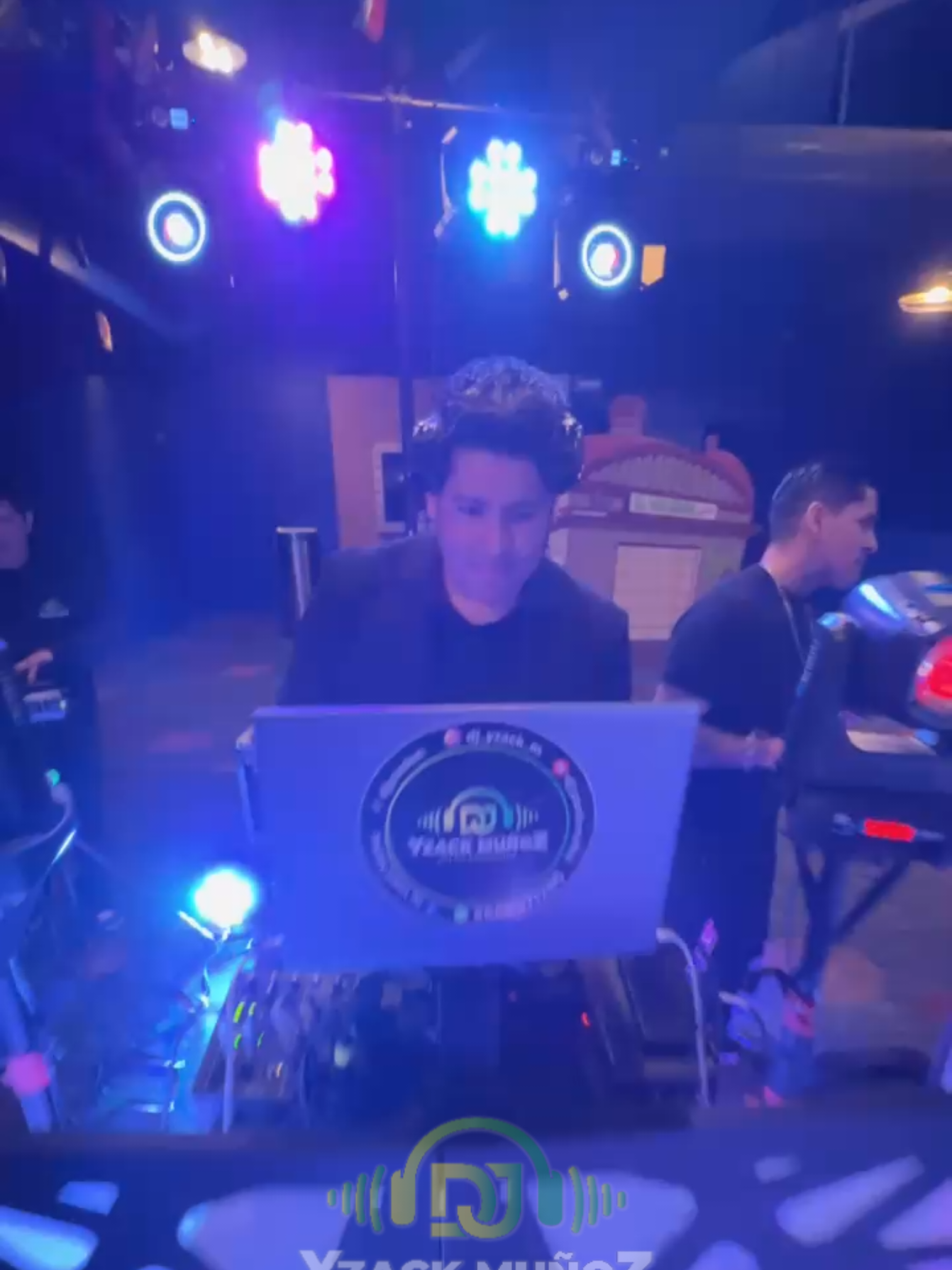 @Dj Yzack Muñoz