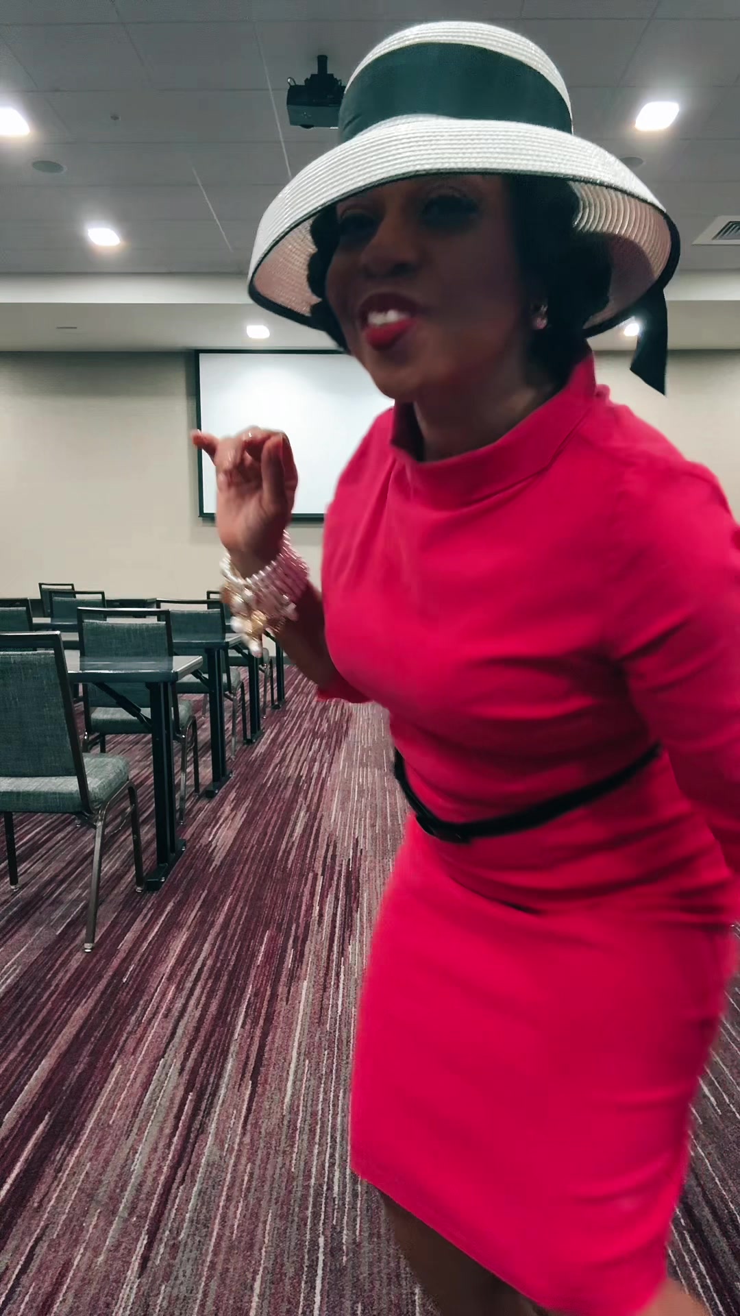 @TheVintageBelle