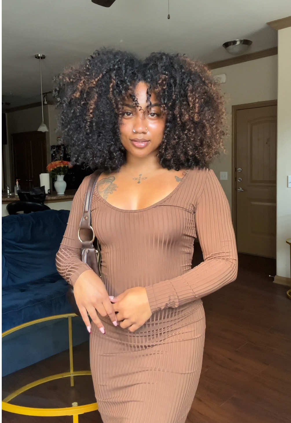 @curlybeviie