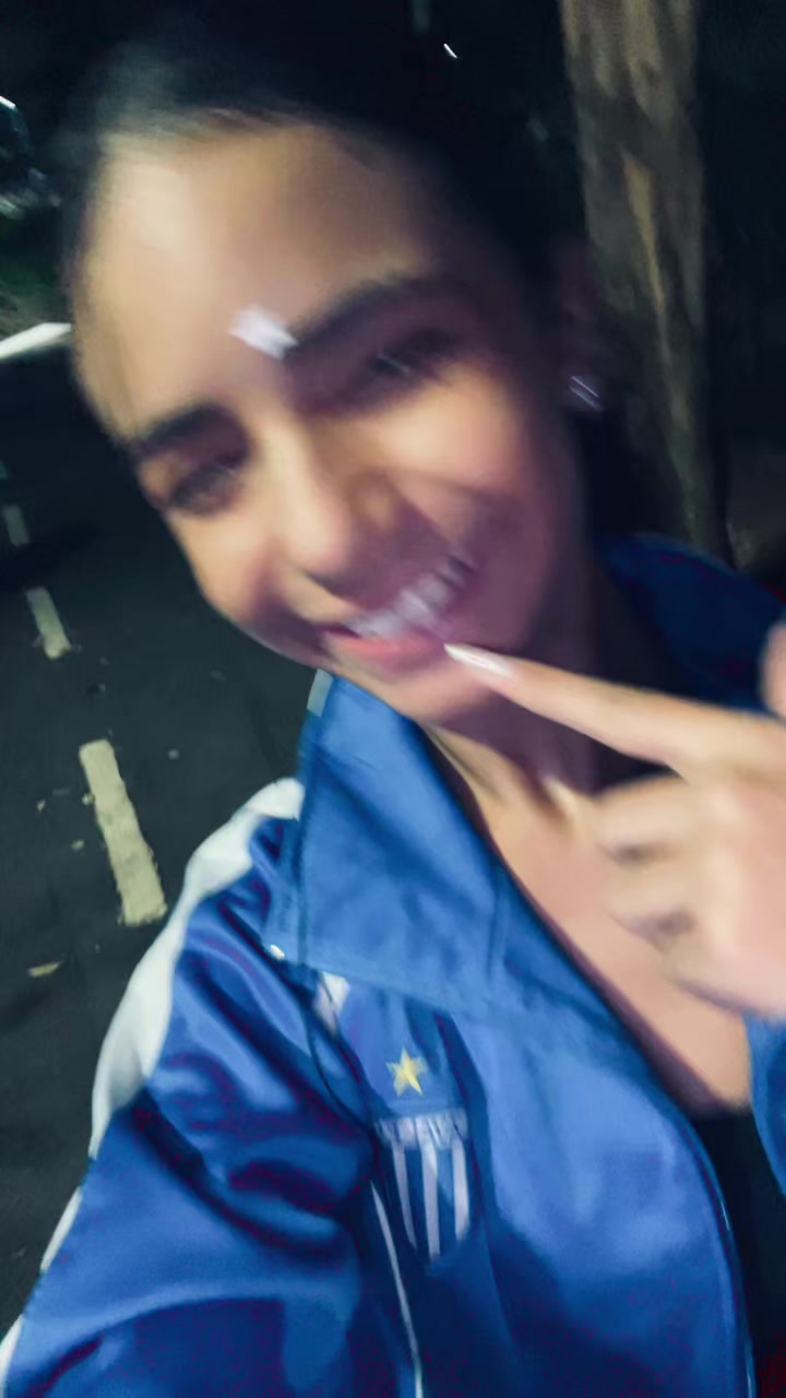 @larafamiliamadrona