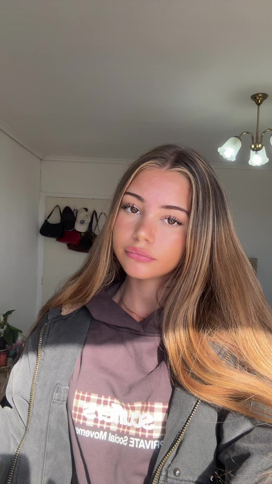@connieeconw