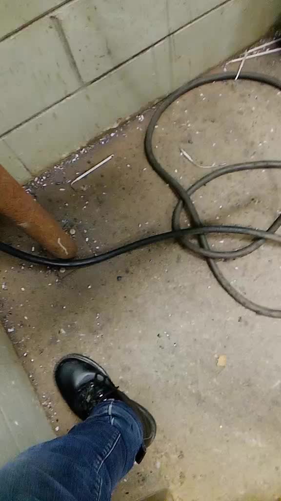 @Female Welder