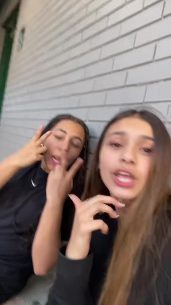@ayvuh