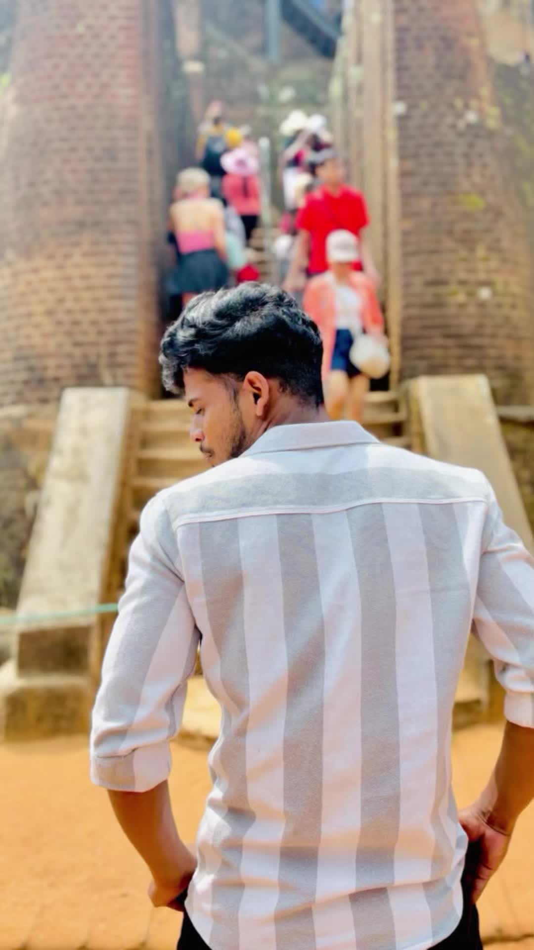 @VikiTharshi