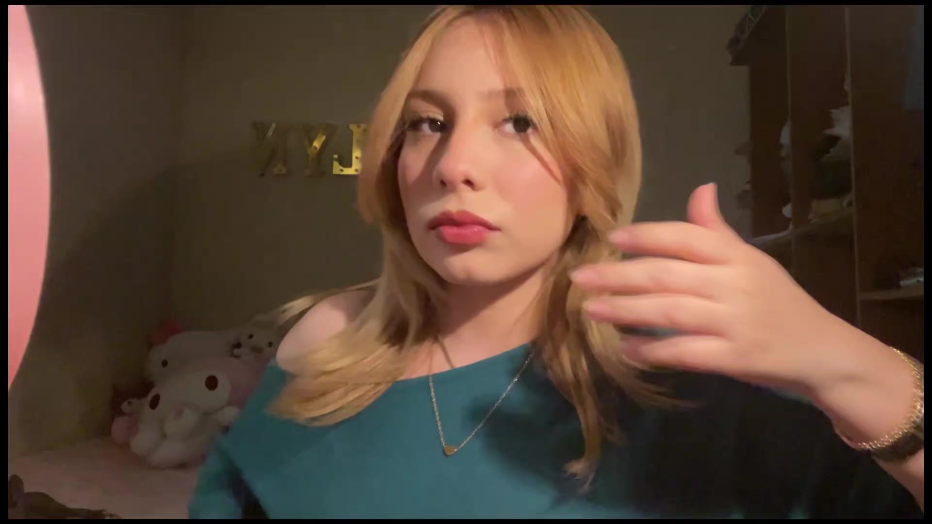 @iamlyndseyy