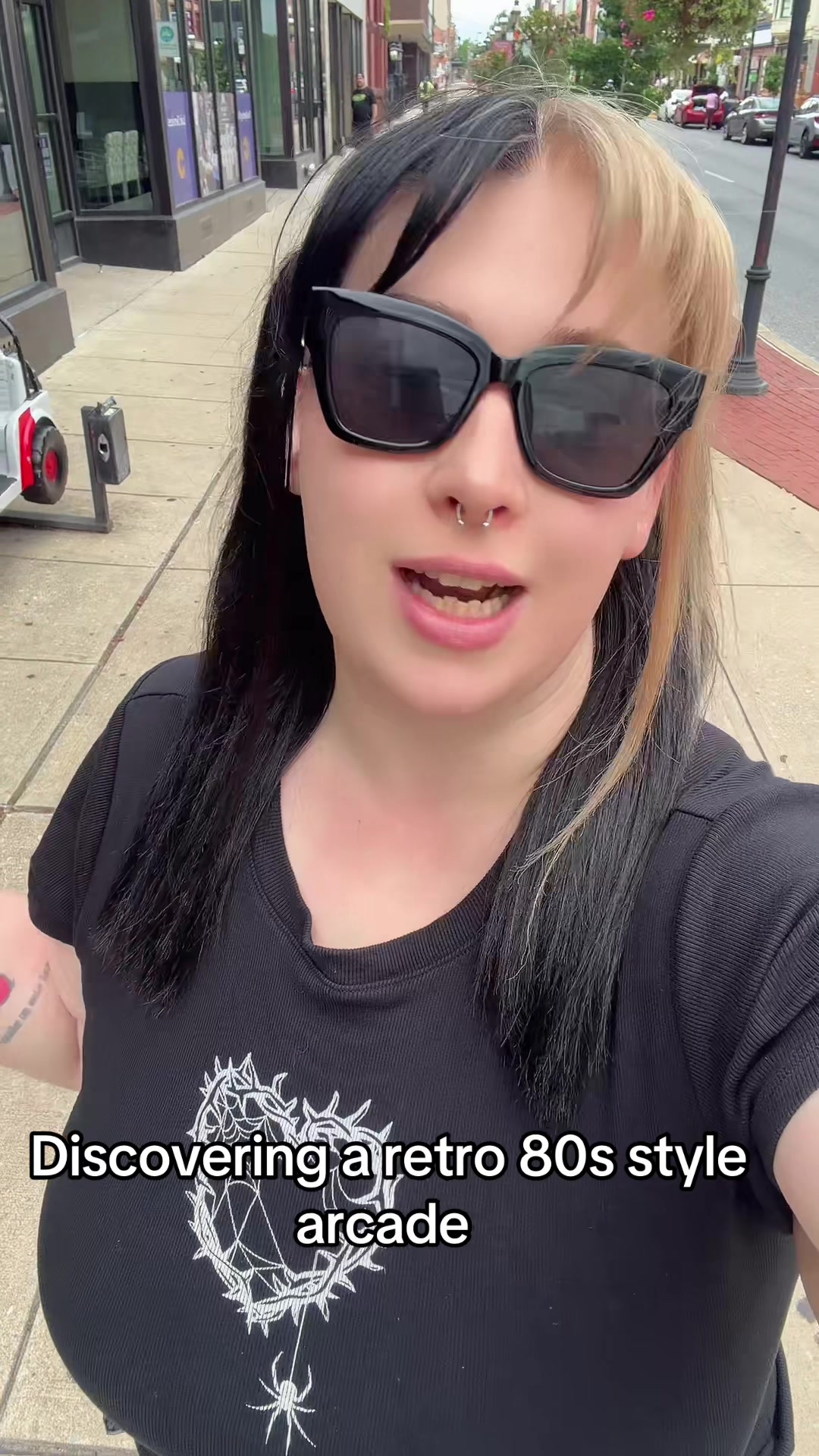 @laurenaintshitt