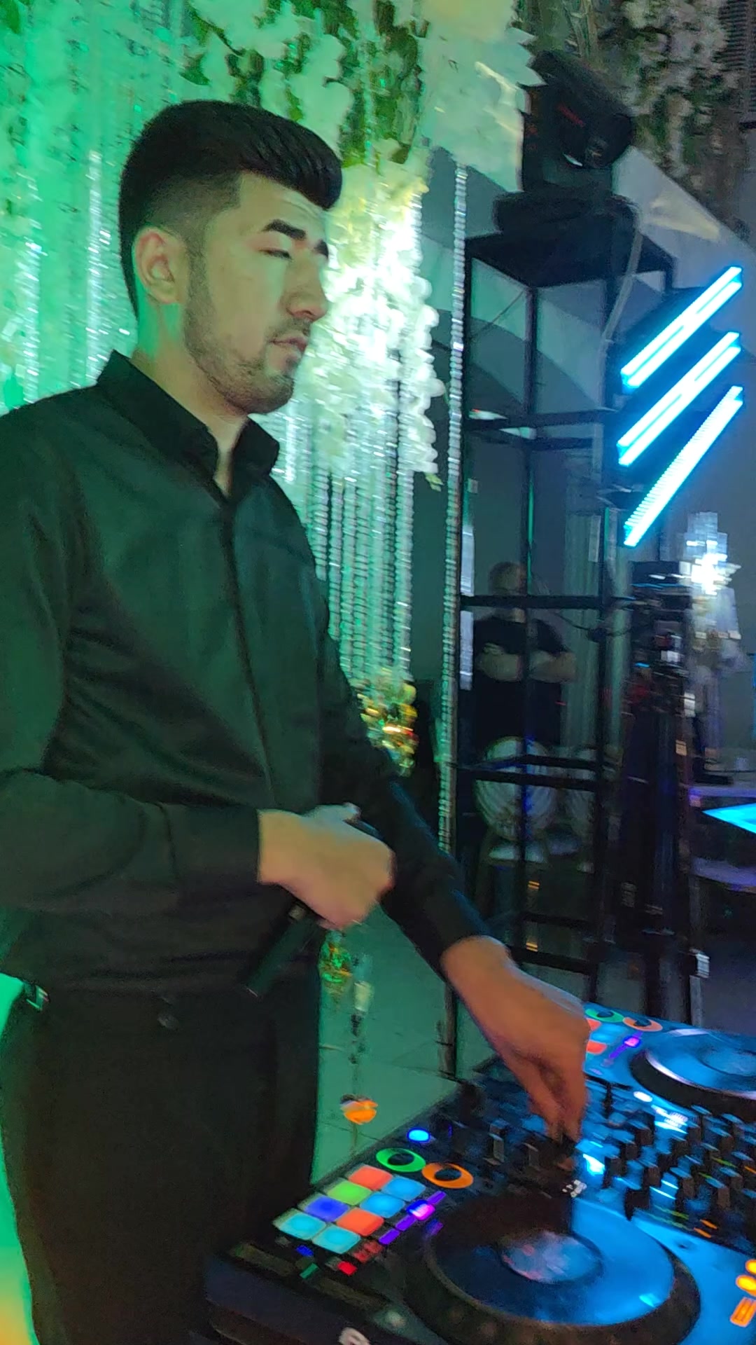 @DJ HeNiX