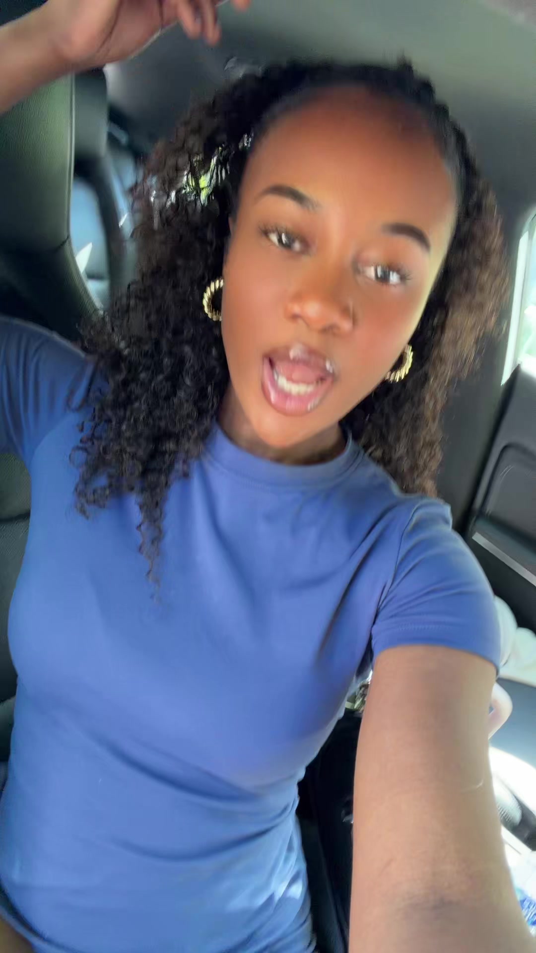 @ilovetania