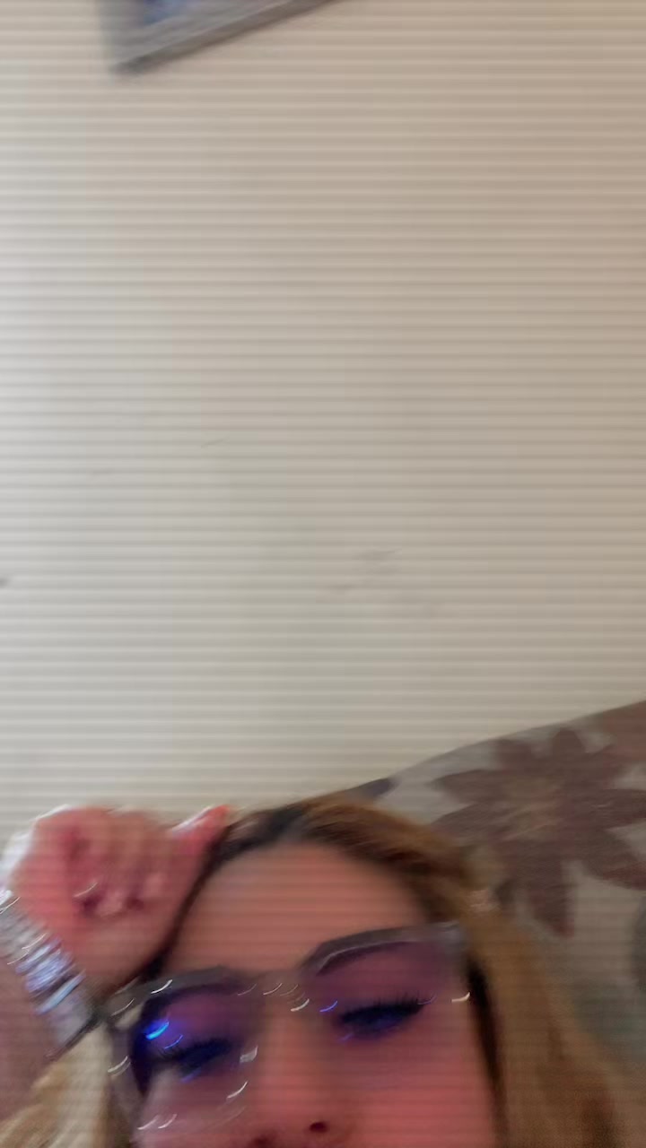 @lauandy04