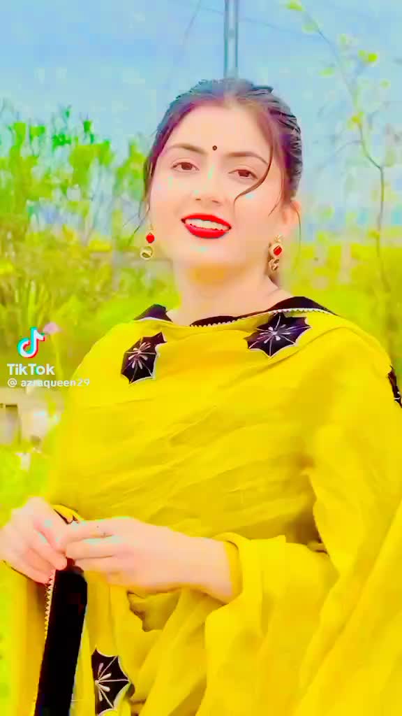 @Yasmeen hujra 👑🥰