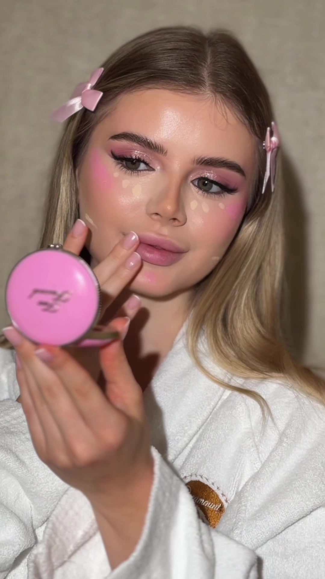 @Aisha makeup artist