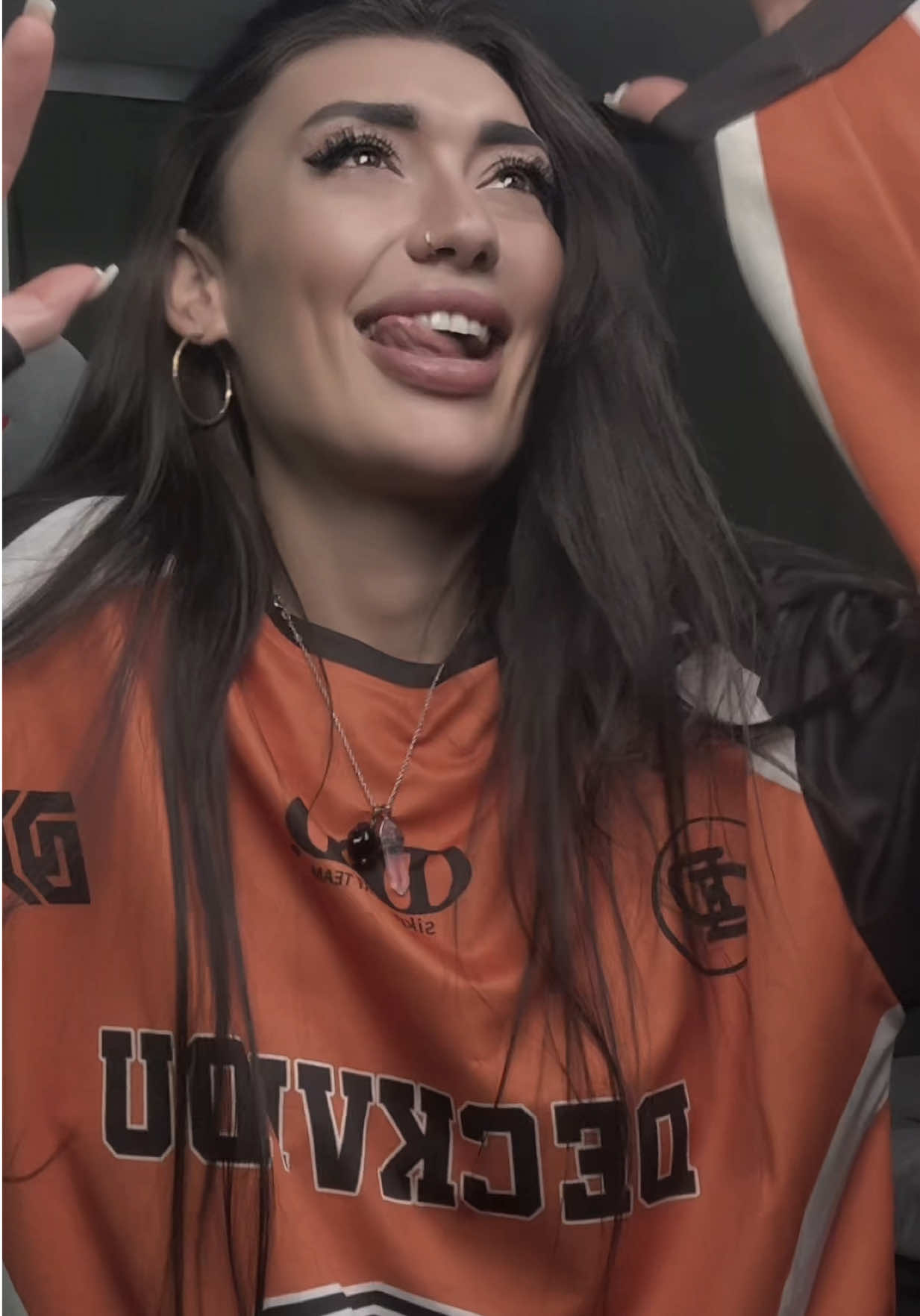 @Тина