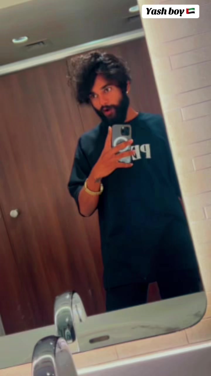 @YASH BOY 🇦🇪