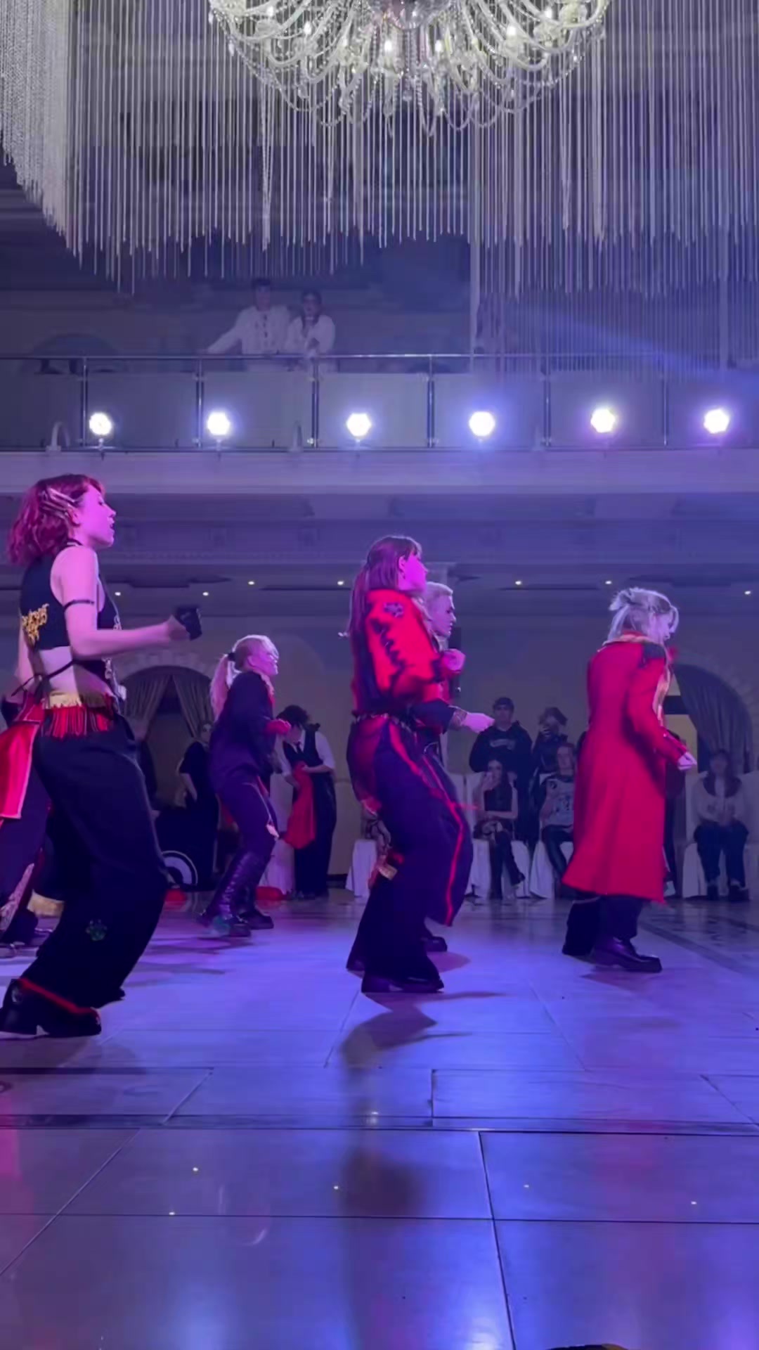 @яркая