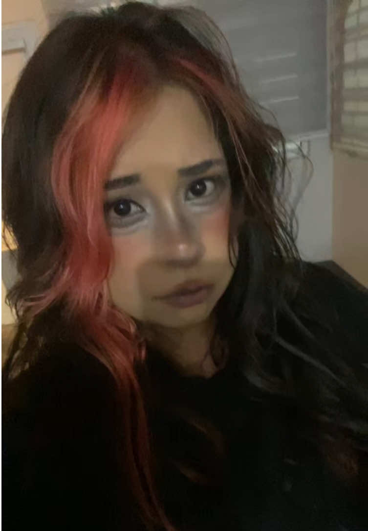 @𝒞𝒽𝒶𝓁𝓎𝑒𝑜𝓃༒