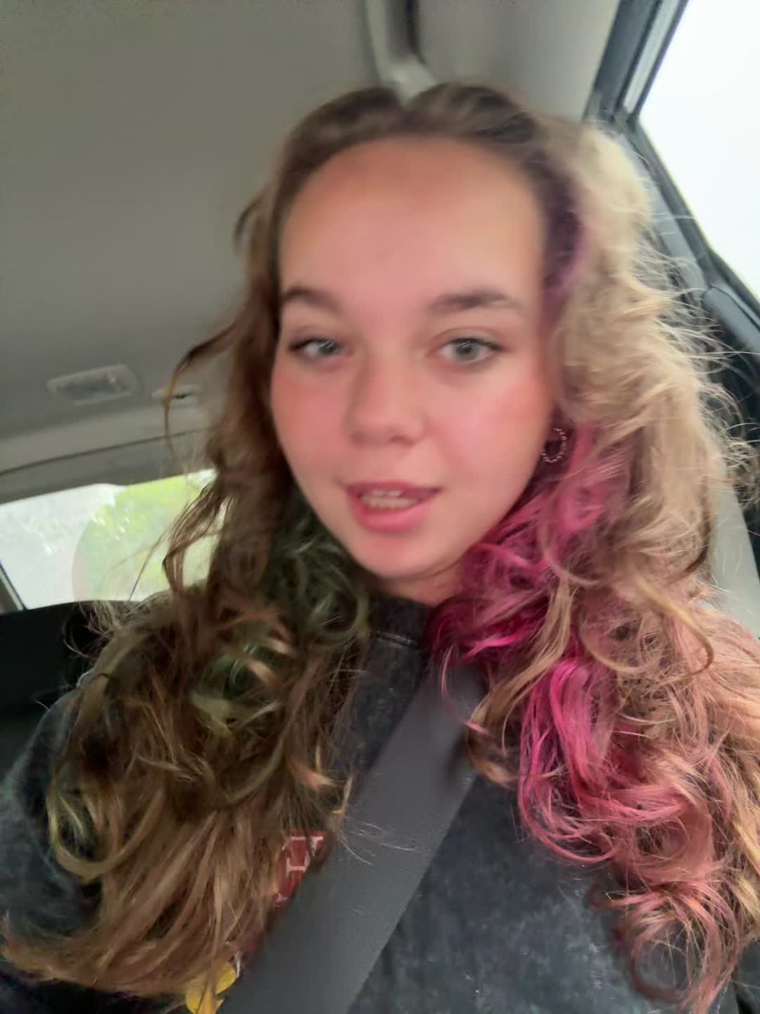 @𝒞𝒶𝓇𝓁𝓎 🦄✨🪩