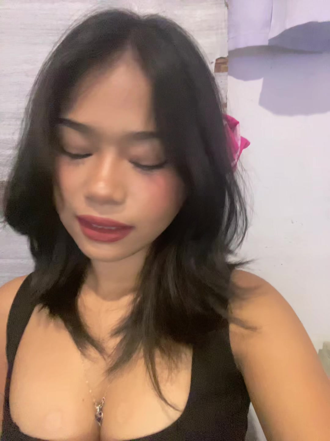 @krizxhella