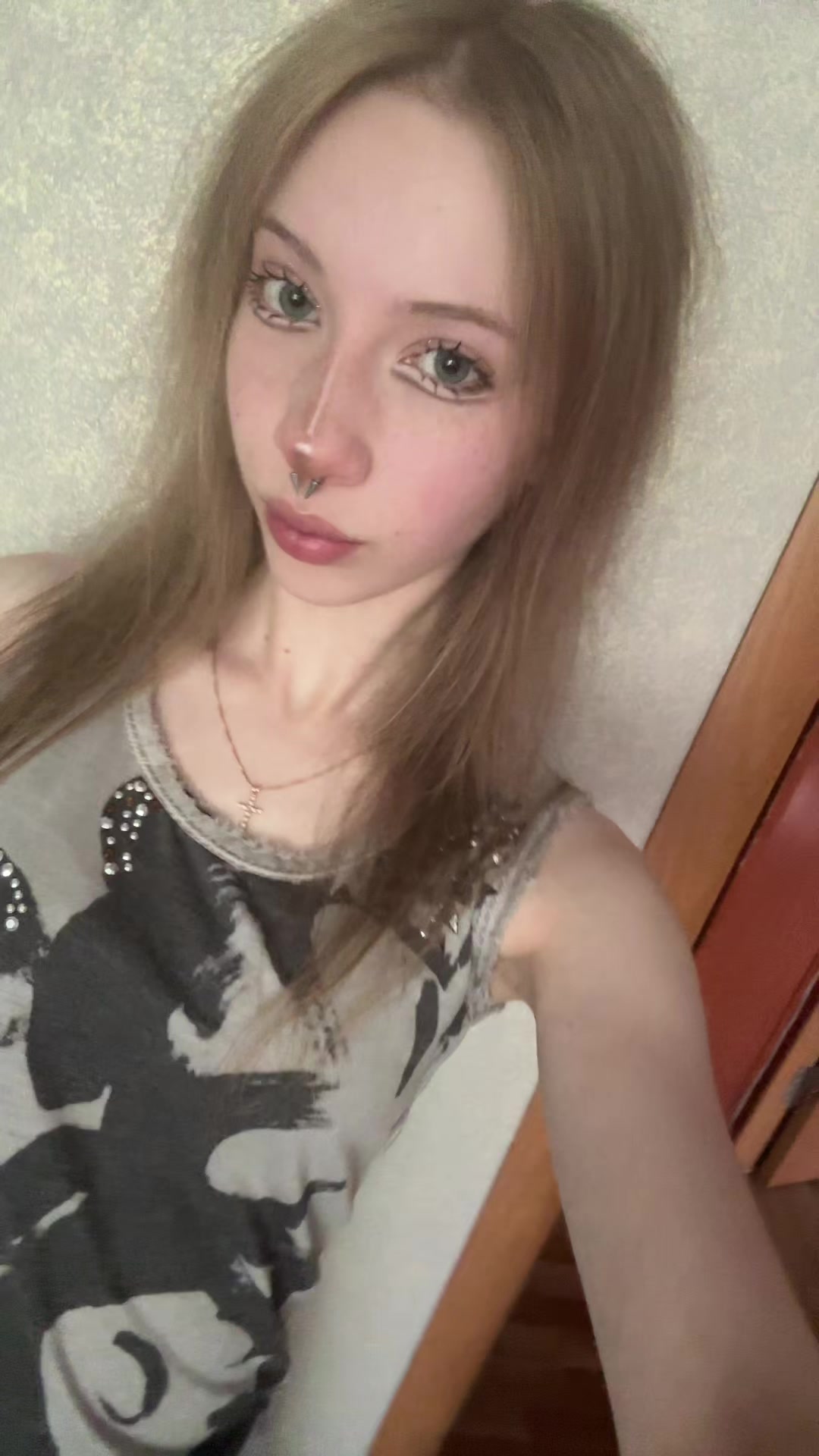 @>_*