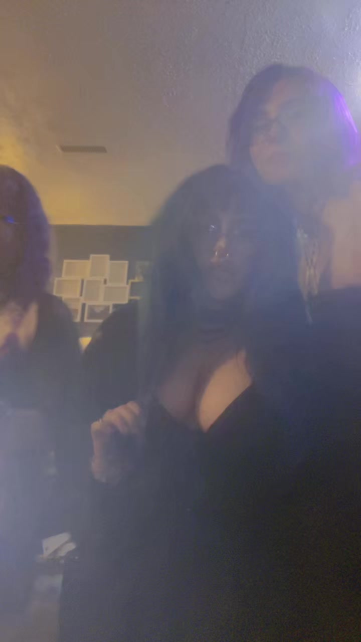 @bella