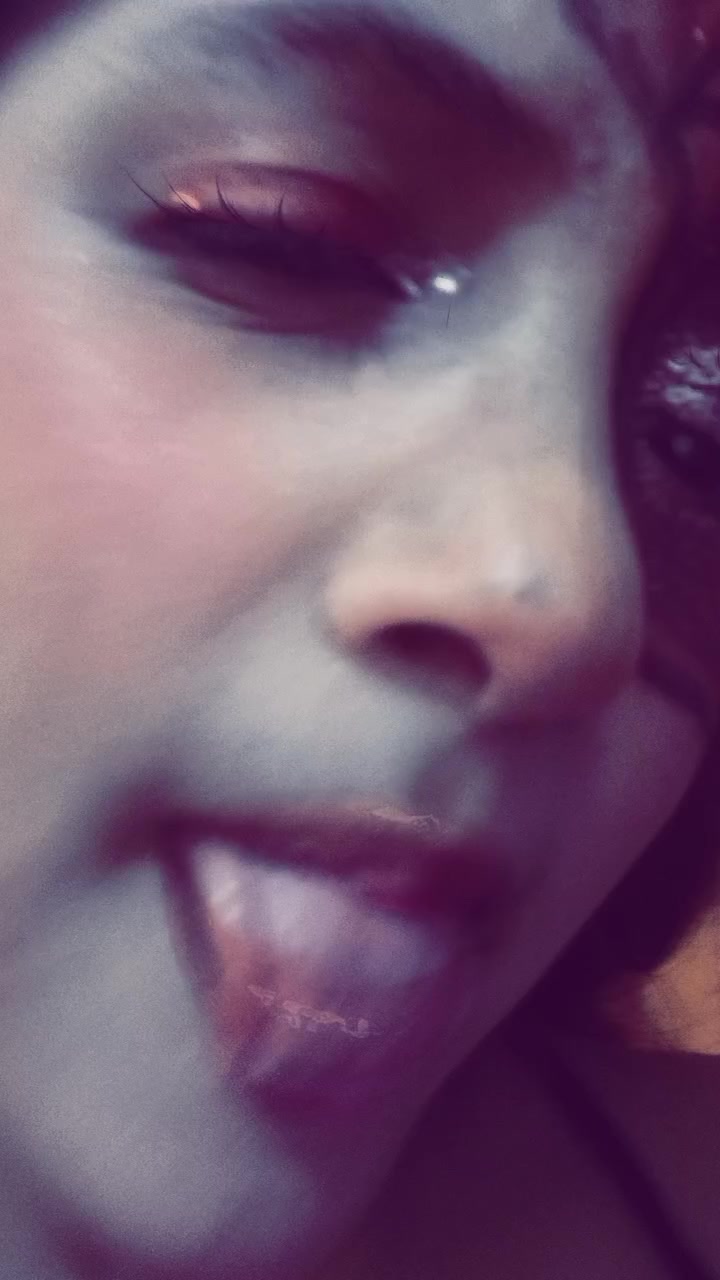 @la niña del pelo largo,