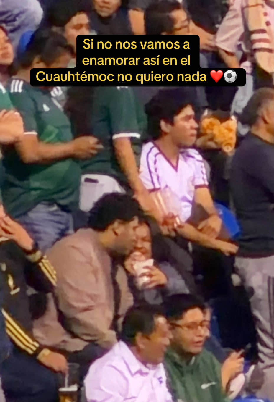 @Rocío Carbente (reportera🎤)