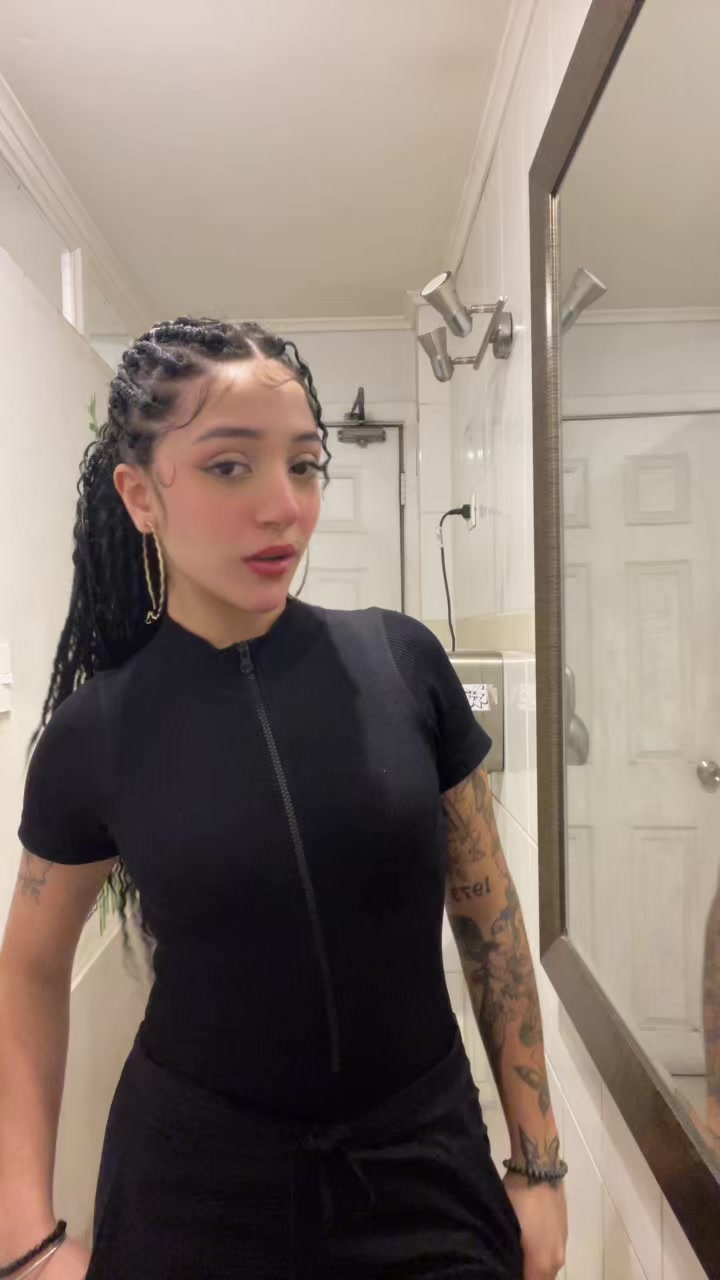 @itsdanisixx