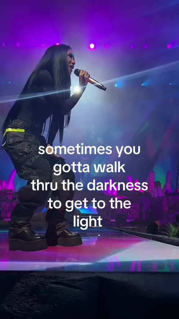 @⃟