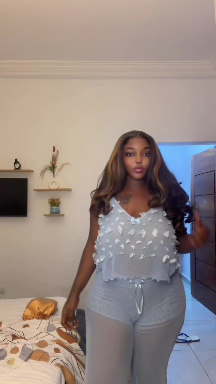 @Nikiminaj_africa