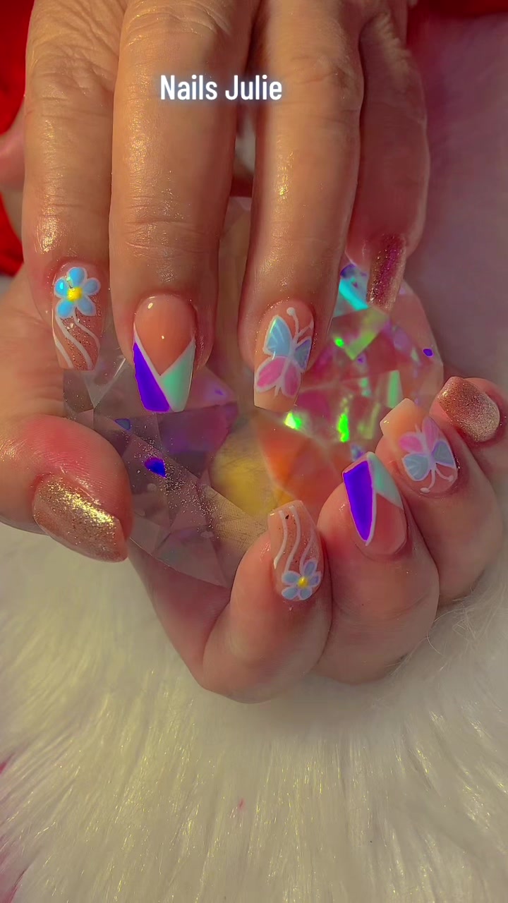 @NAILS JULIE