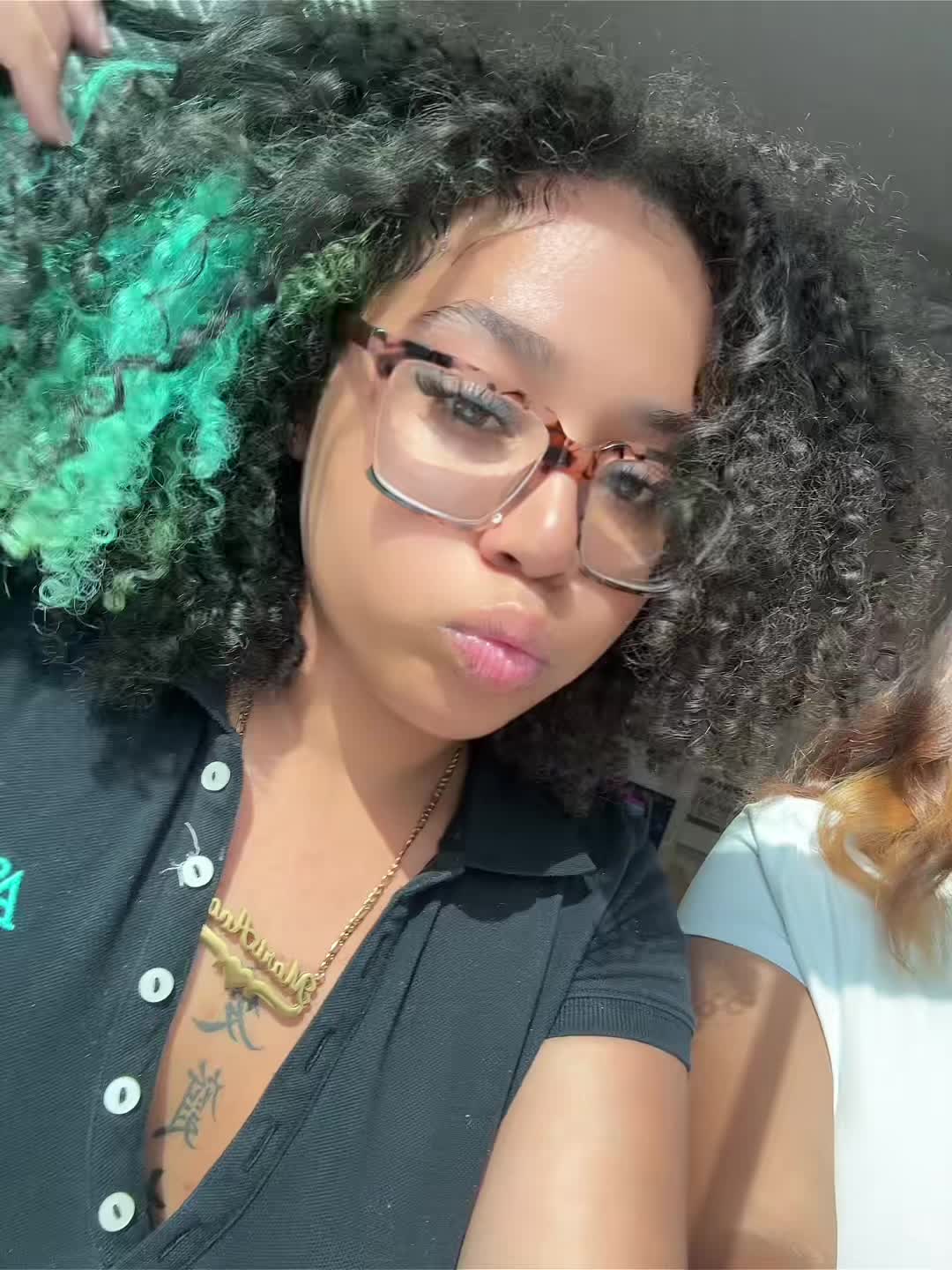 @1tealhairedgirll