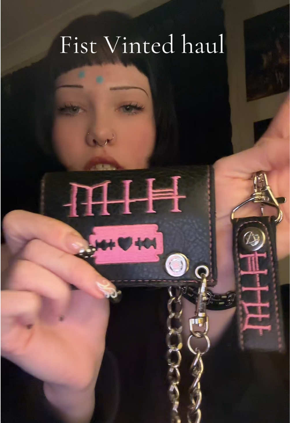 @Emily🦇🖤