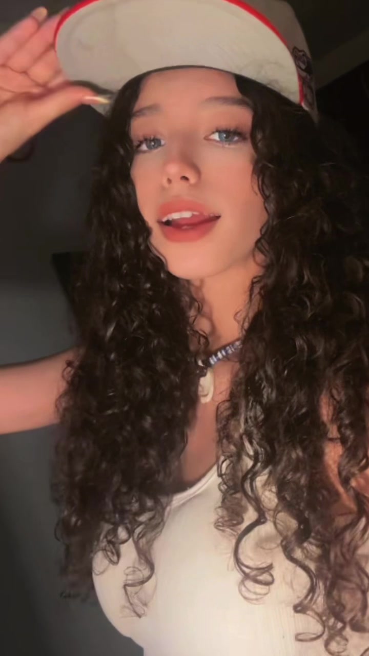 @👩🏻🦱