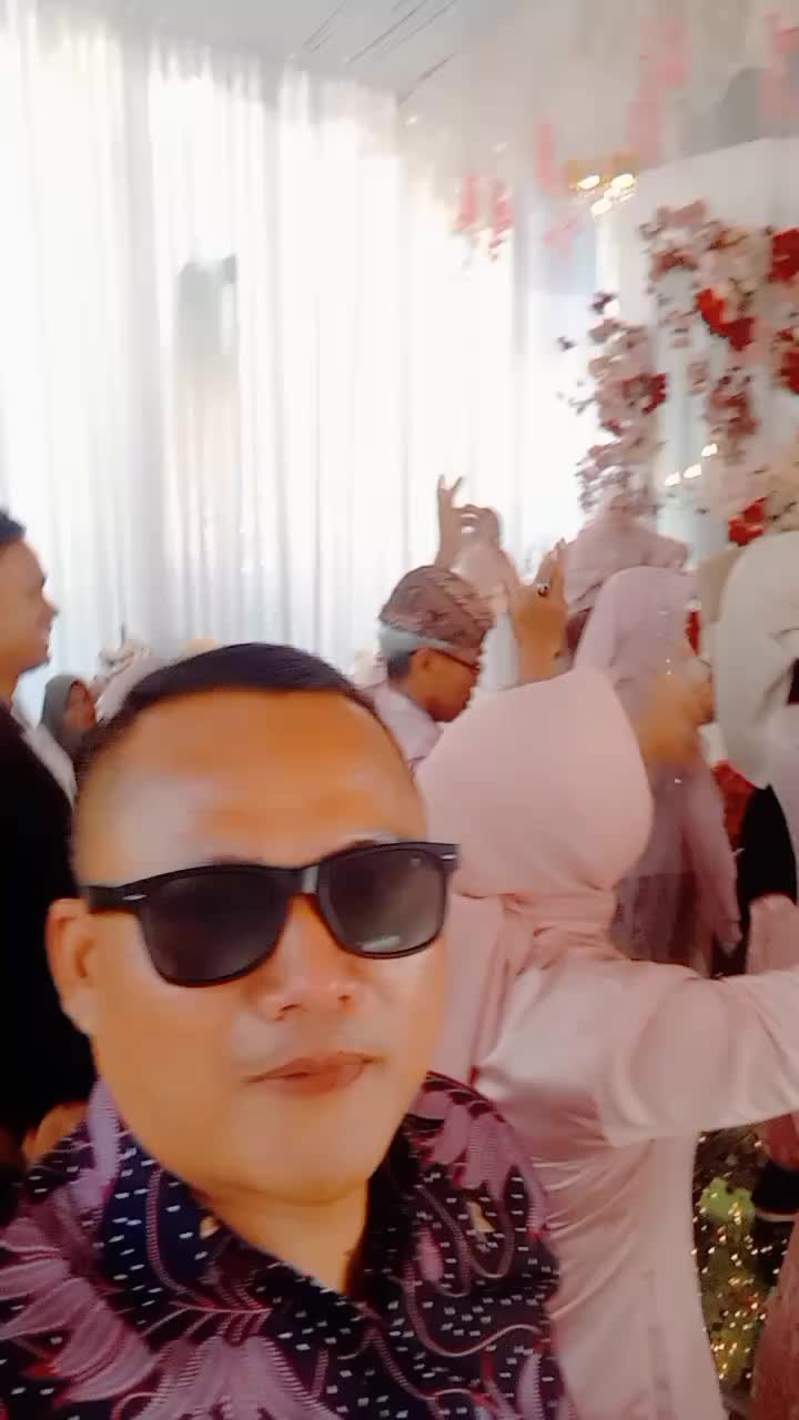 @Dari Kontak Anda