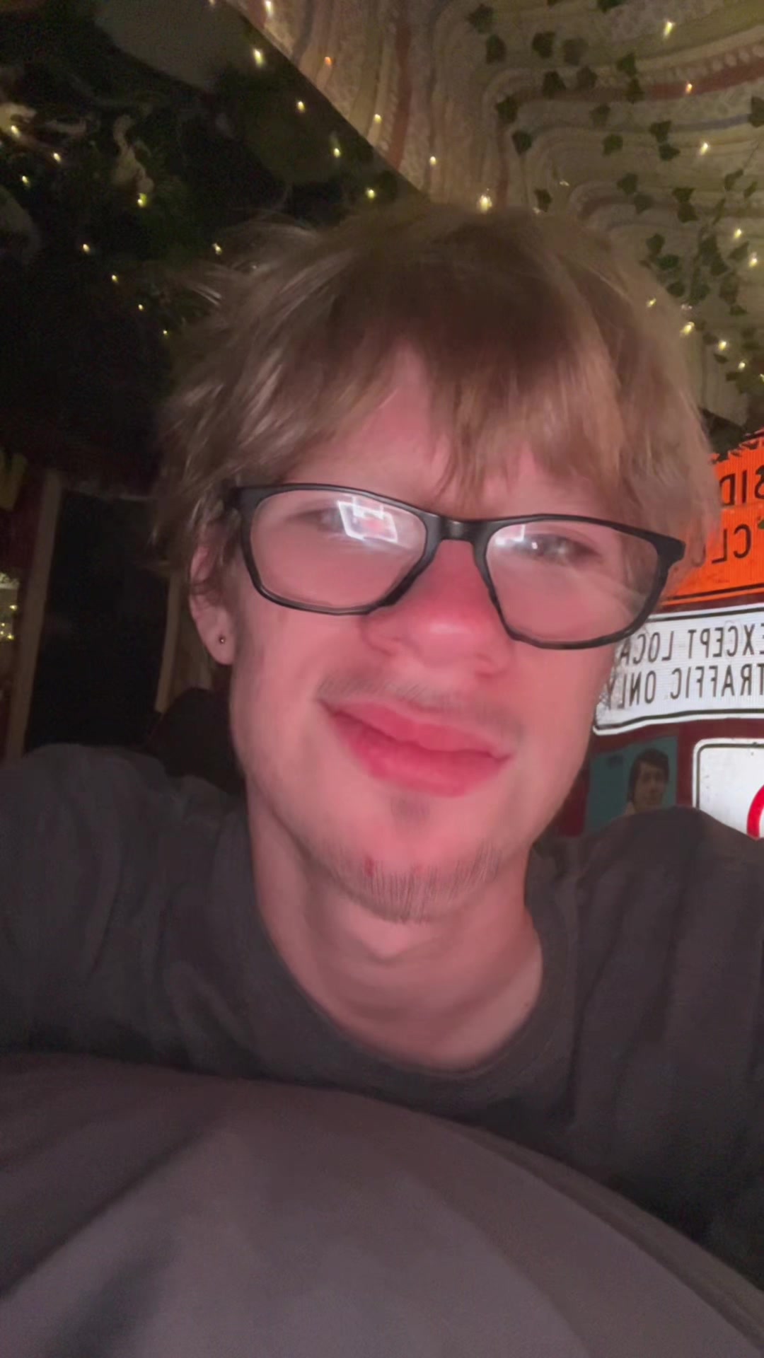 @️