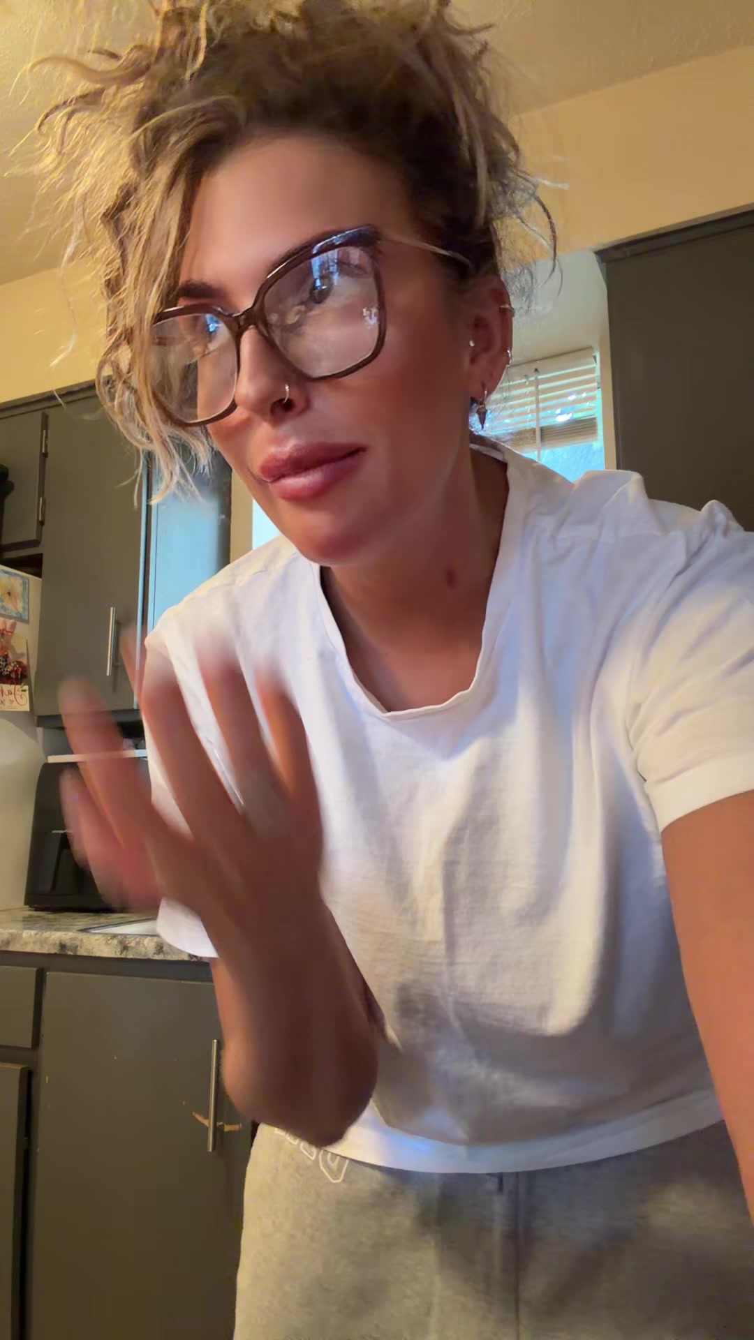 @HottmessCrystalOfficial1