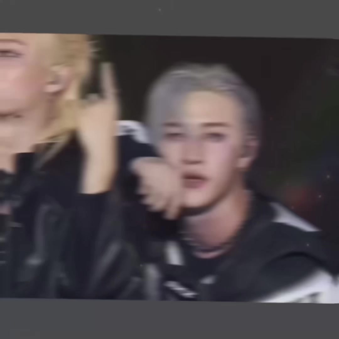 @- 🎤 𖥻 ѕρєαяв