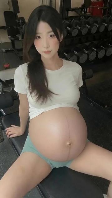 @Pregnant _adeline