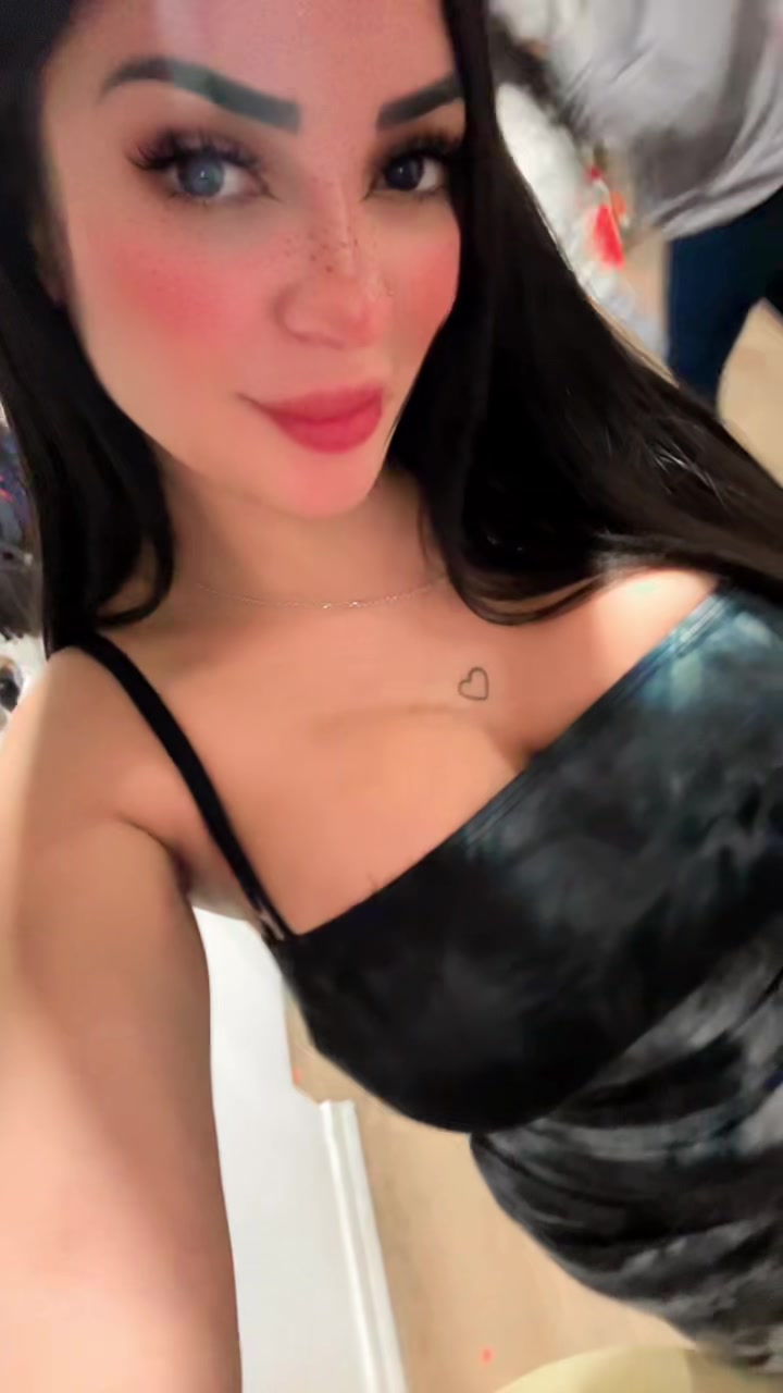 @viky_foxx