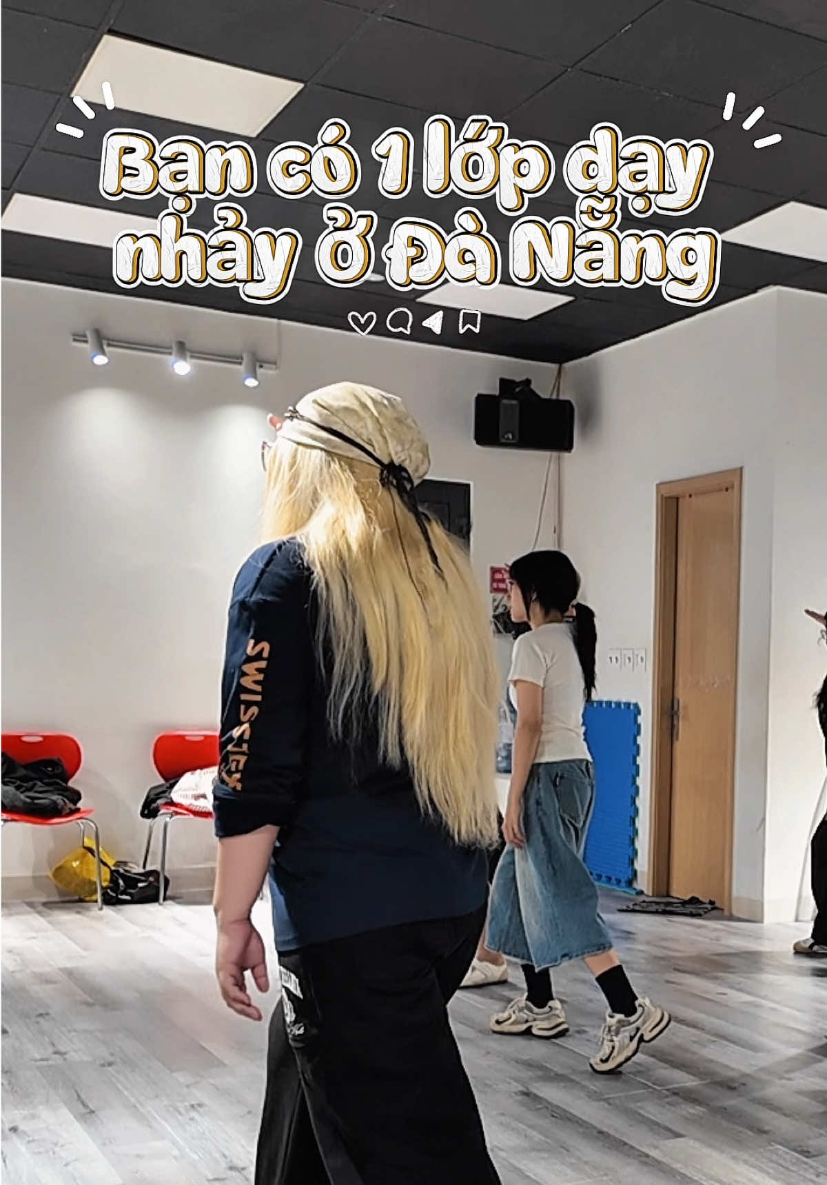 @C&ocirc; b&eacute; lai H&agrave;n Park Qu&yacute; Ly