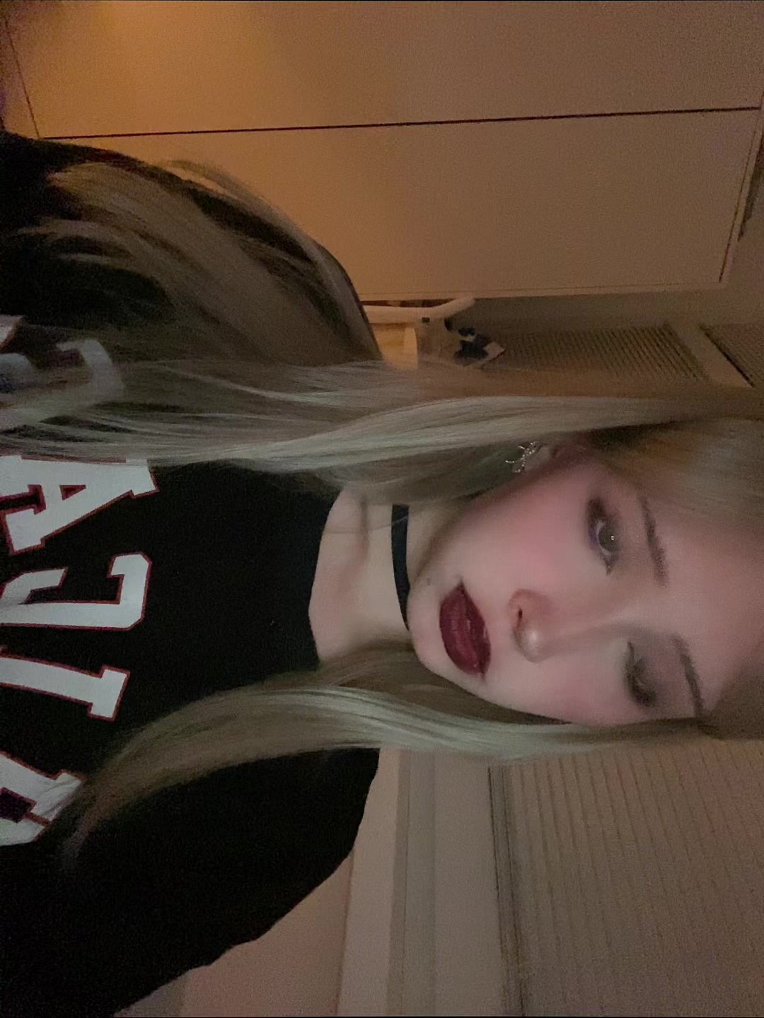 @👅
