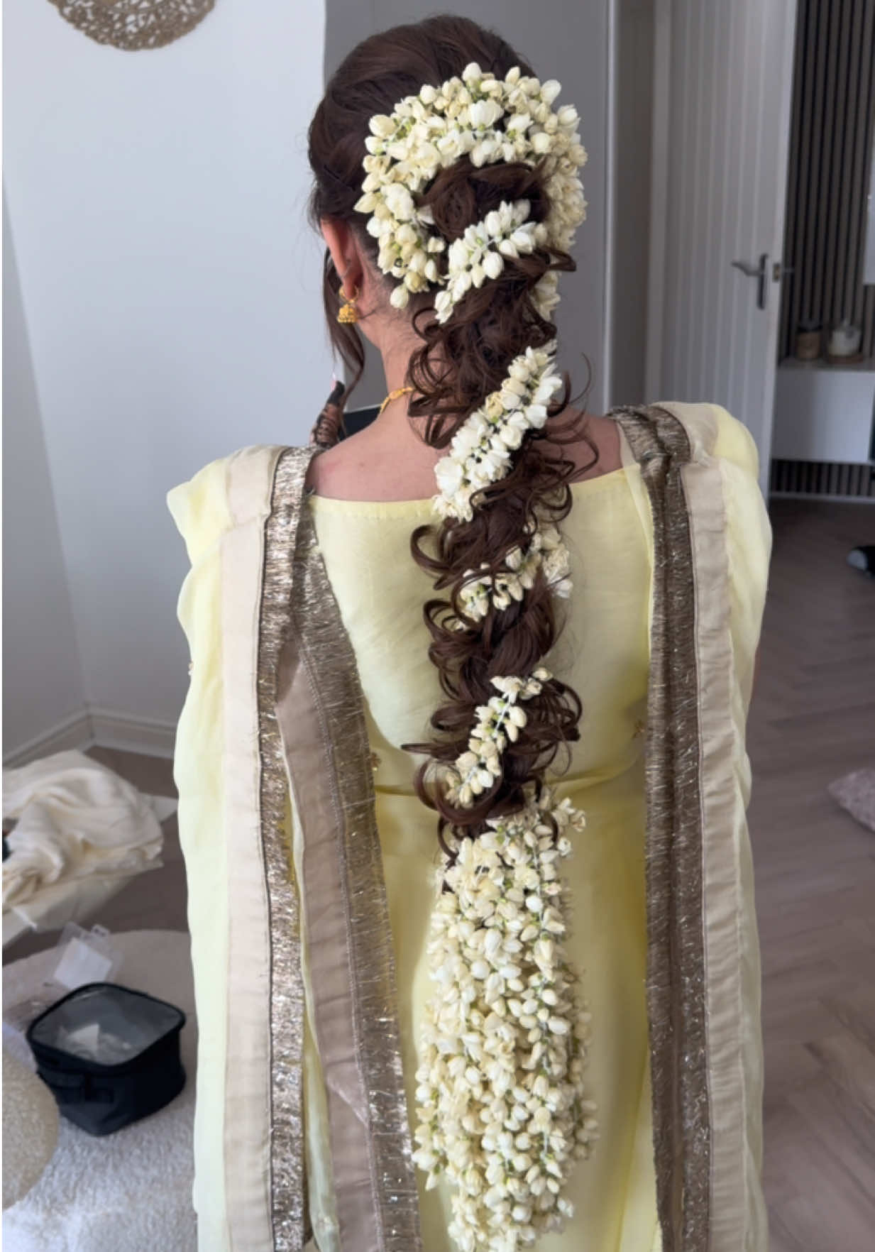 @hairbymomina